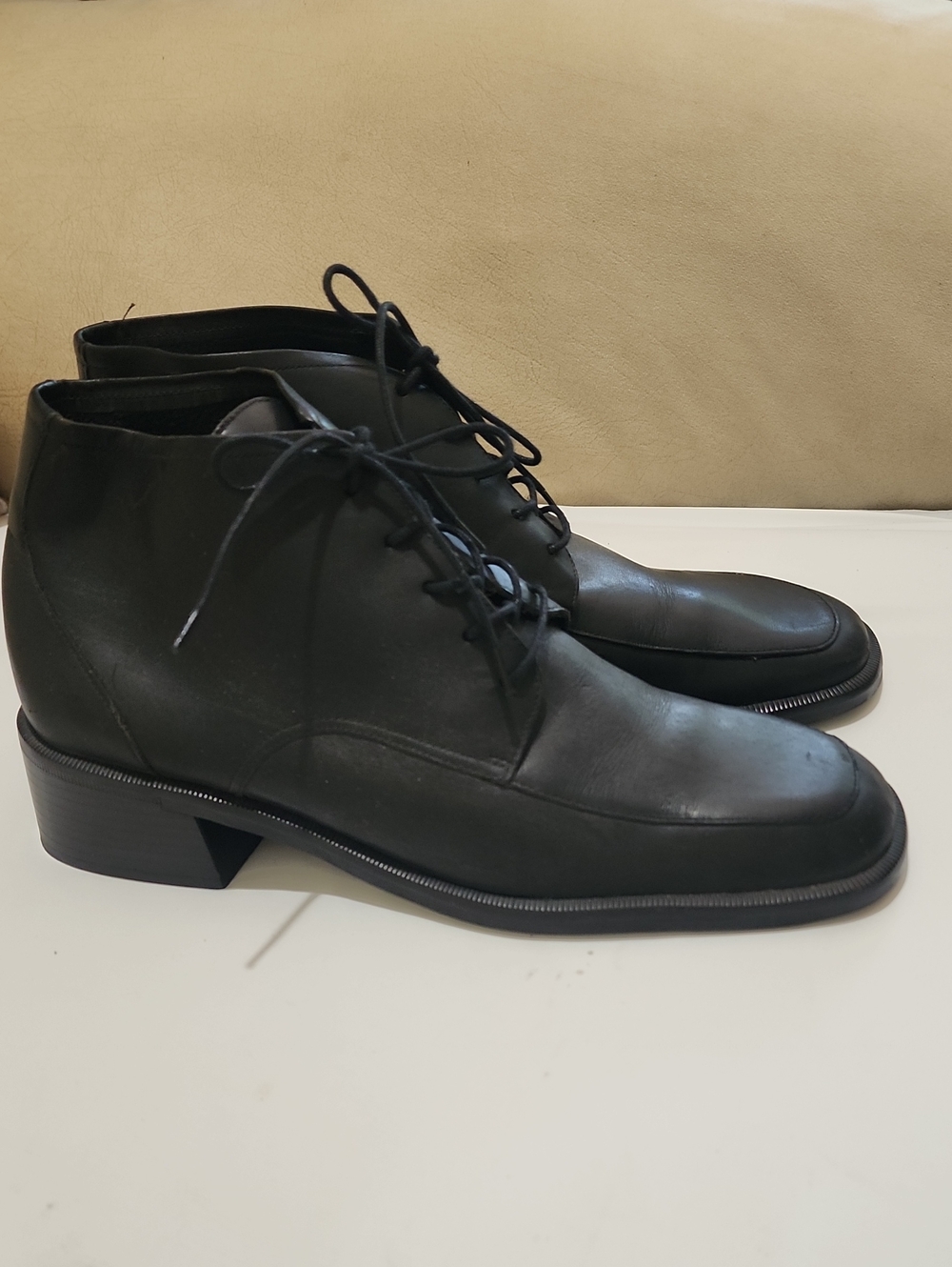 Women  Black Leather Lace-Up Chukka Boots